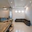 Canggu Modern Mansion - 5 mins to Finns Beach Club
