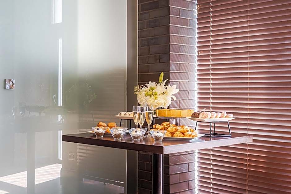 Metropole Hotel by Semarah