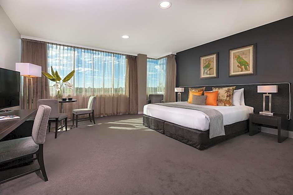 Springfield Lakes Hotel