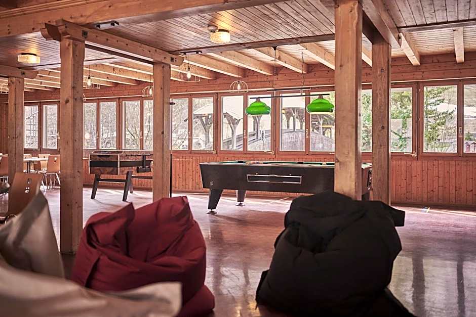 Alpine Base Hostel - Adults only