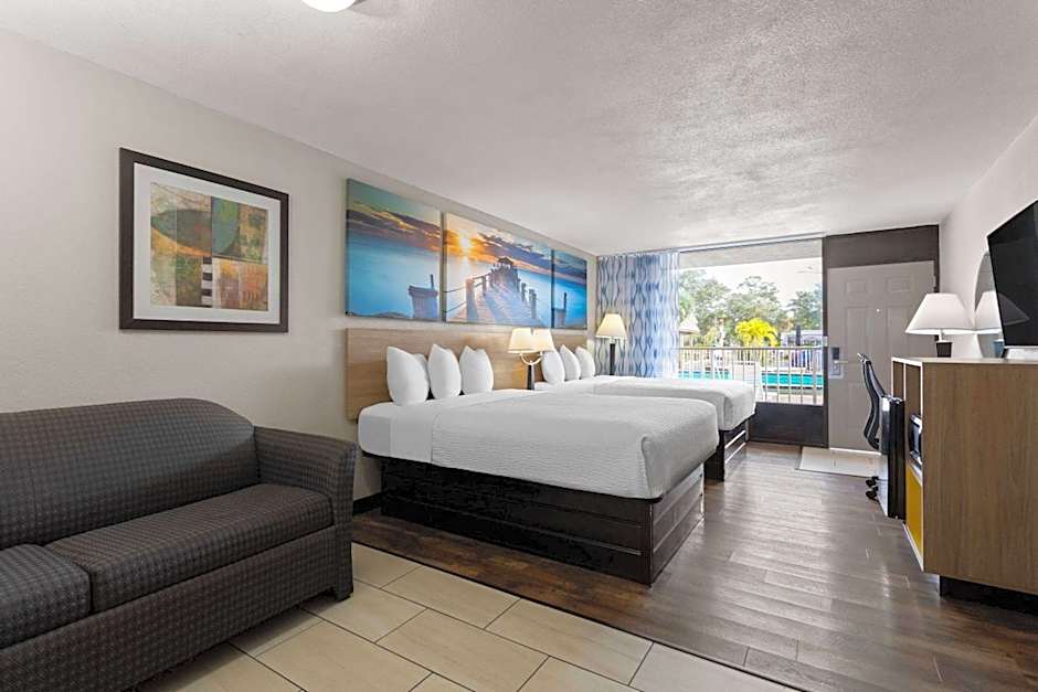 Days Inn by Wyndham St. Petersburg Central