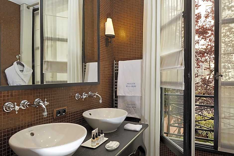 Le Pavillon de la Reine & Spa, Place des Vosges