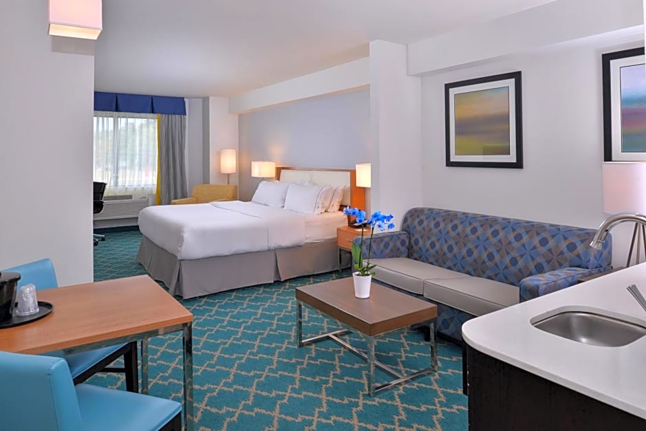 Holiday Inn Express and Suites West Ocean City