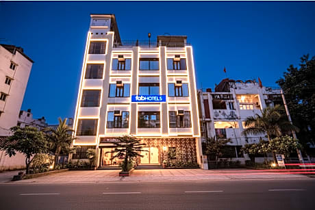 FabHotel Deepak Palace - Assi Ghat