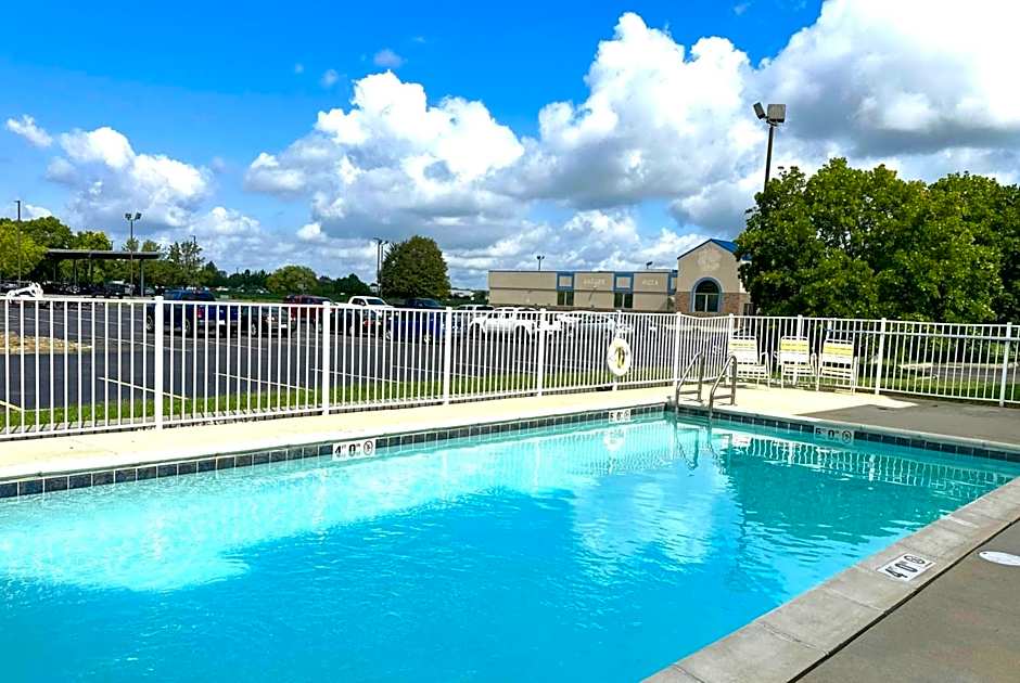 La Quinta Inn & Suites by Wyndham Collinsville - St Louis