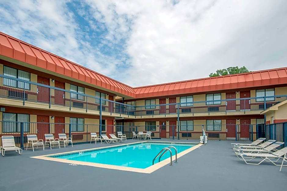 Super 8 by Wyndham Tulsa