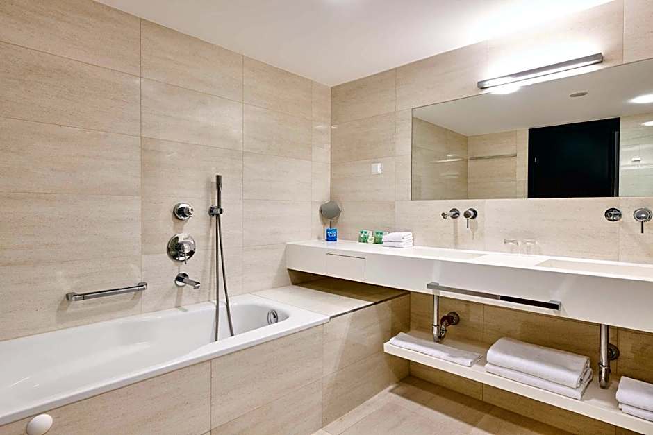 Photo 1 of 6 of Suite, Sea View, Balcony