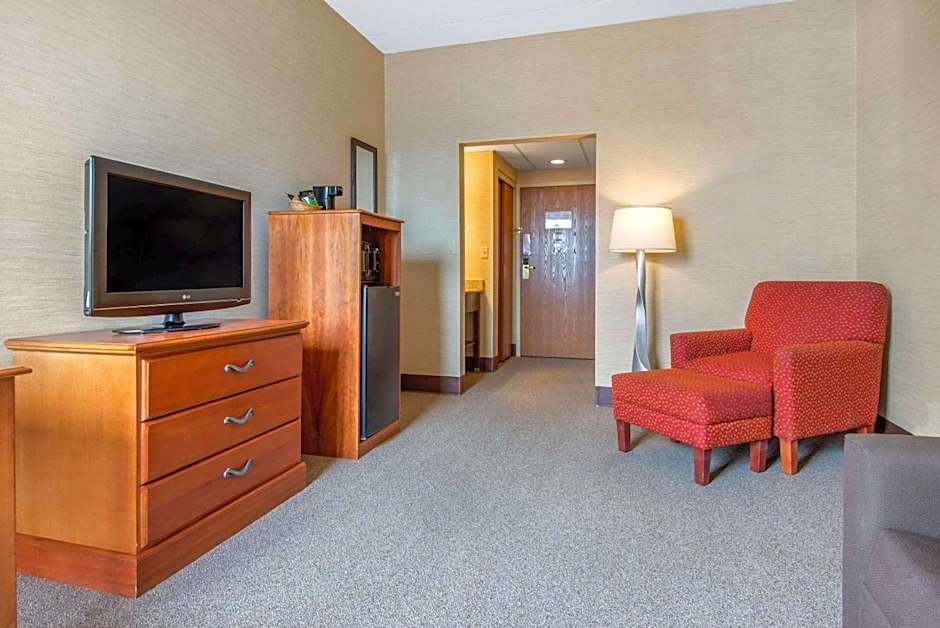 Quality Inn & Suites Mansfield