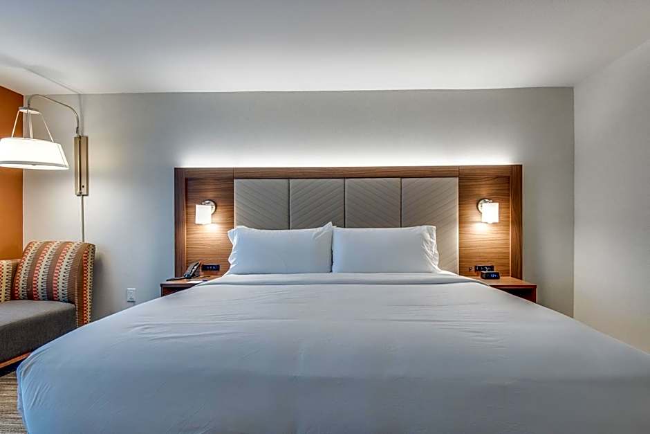 Holiday Inn Express & Suites Dallas North - Addison By IHG