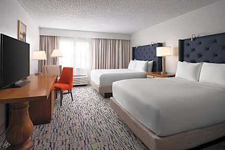Queen Room with Two Queen Beds - Hearing Access