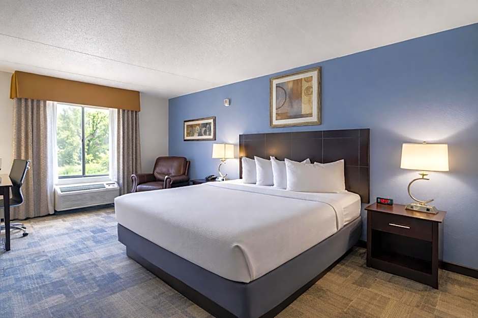 Greenfield Inn & Suites Owensboro, KY Airport