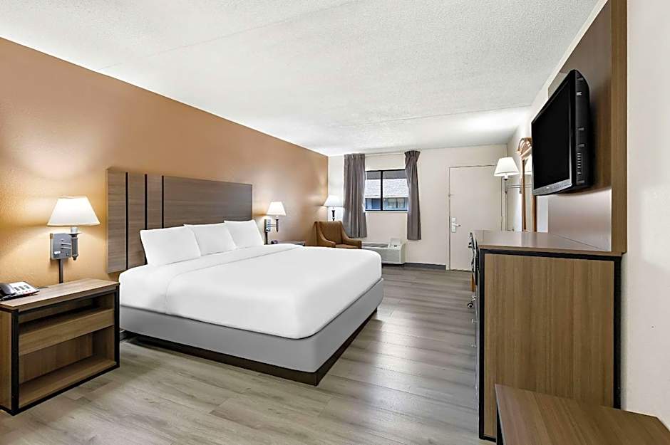 Quality Inn Cleveland Airport