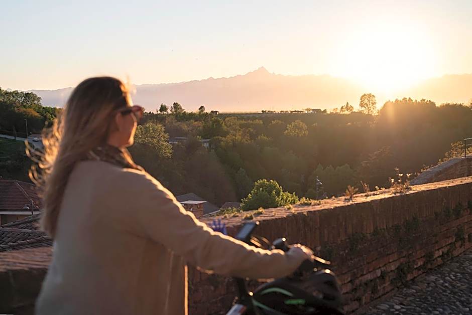 Uve Rooms & Wine Bar