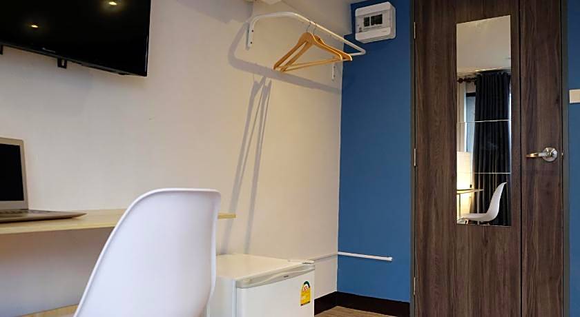 Sleep with Me Bangkok - BTS Phra Khanong