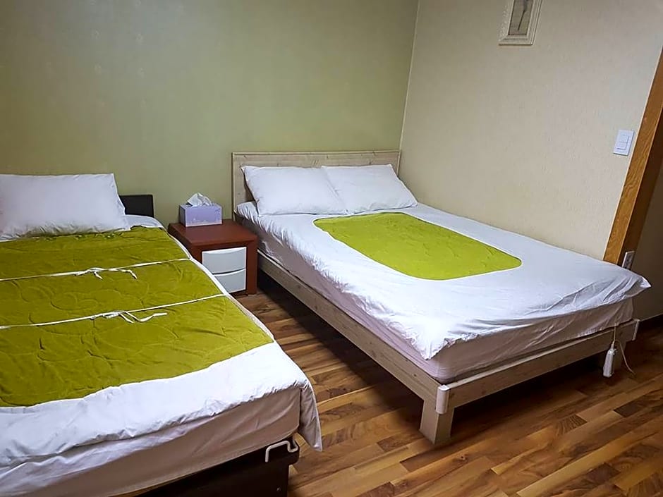 Green And Blue Hotel