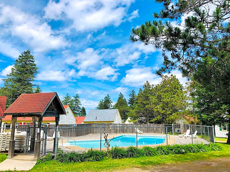 Green Gables Bungalow Court