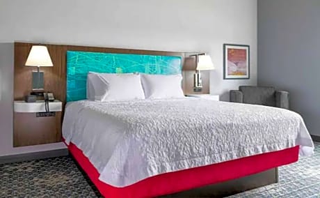 2 Queens Hearing Accessible Nonsmoking