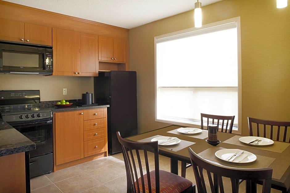 Travelodge by Wyndham Oshawa Whitby