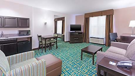 King Suite with Sofa Bed - Communication Accessible