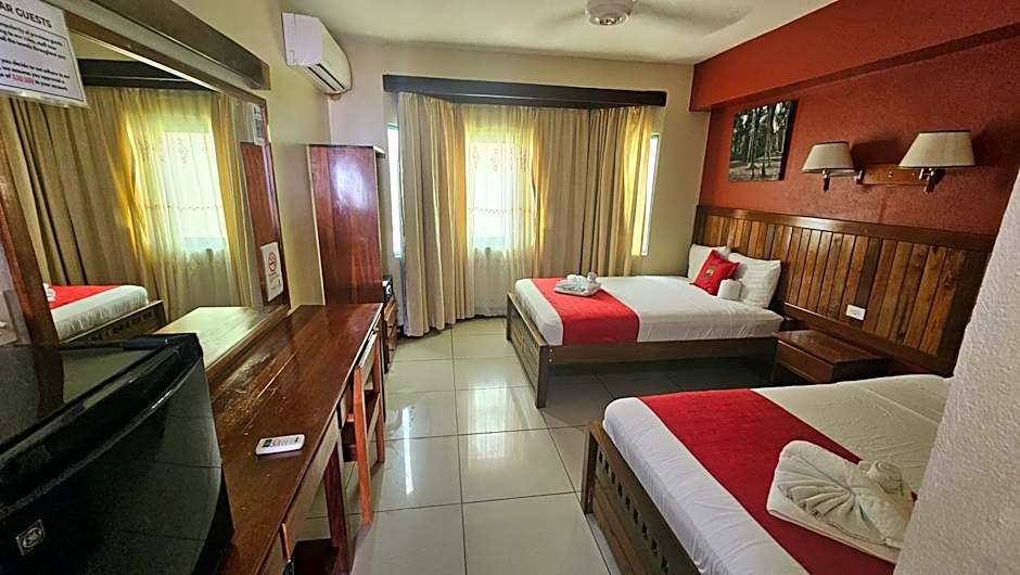 Caye Caulker Plaza Hotel