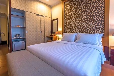 Room & Cycling Package