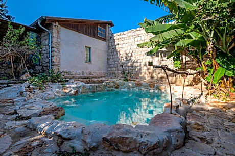 Hemdatya Stone Suites In The Galilee
