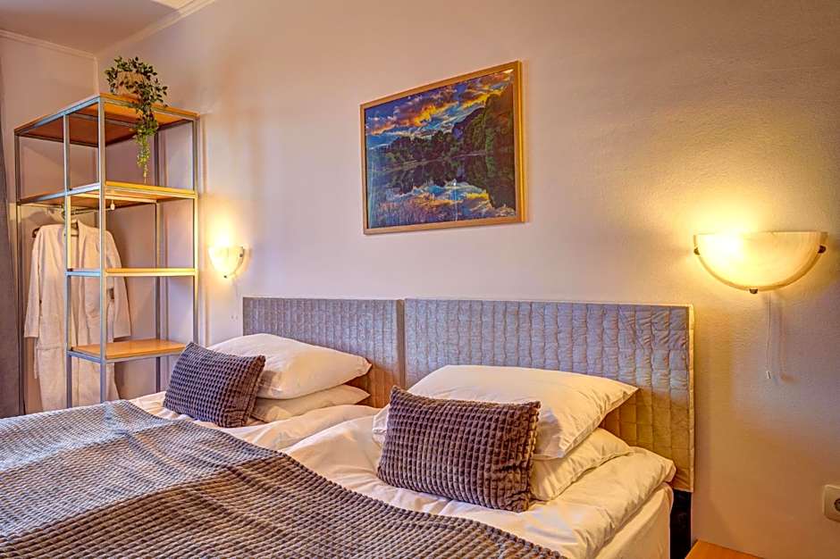 Complex Silver Hills