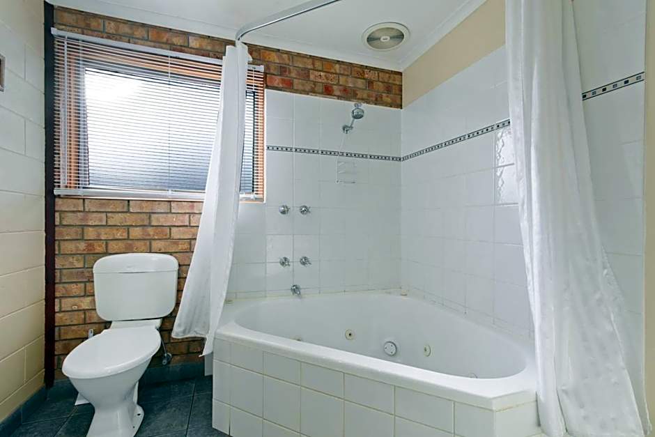 Cunningham Shore Motel