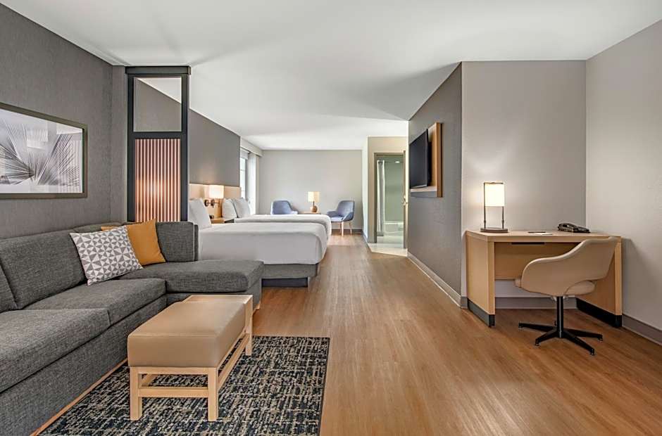 Hyatt Place Riverside Downtown