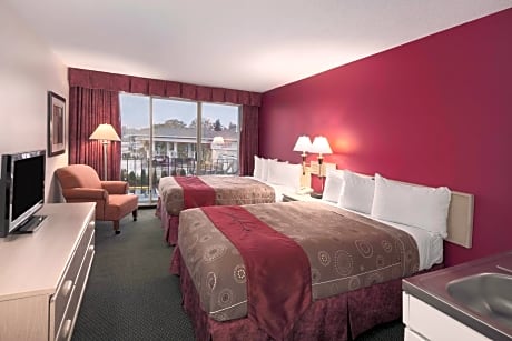 2 Double Beds, Efficiency, Non-Smoking
