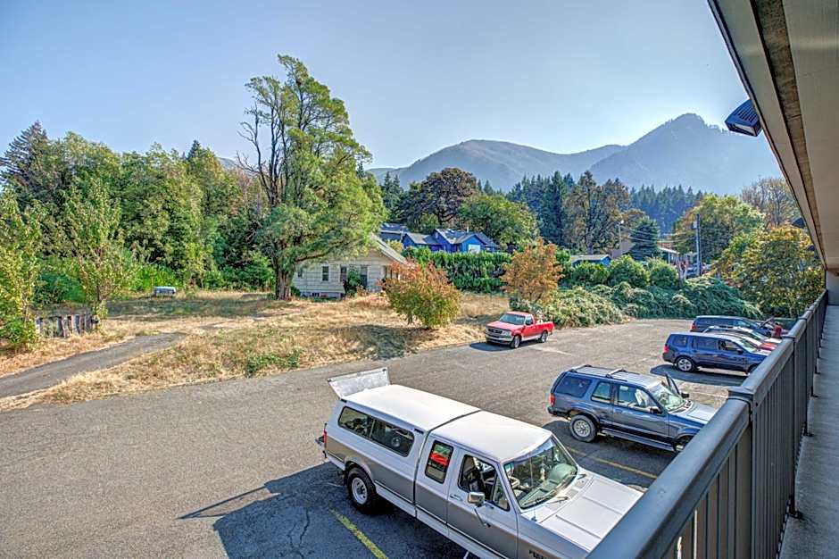 Columbia Gorge Inn