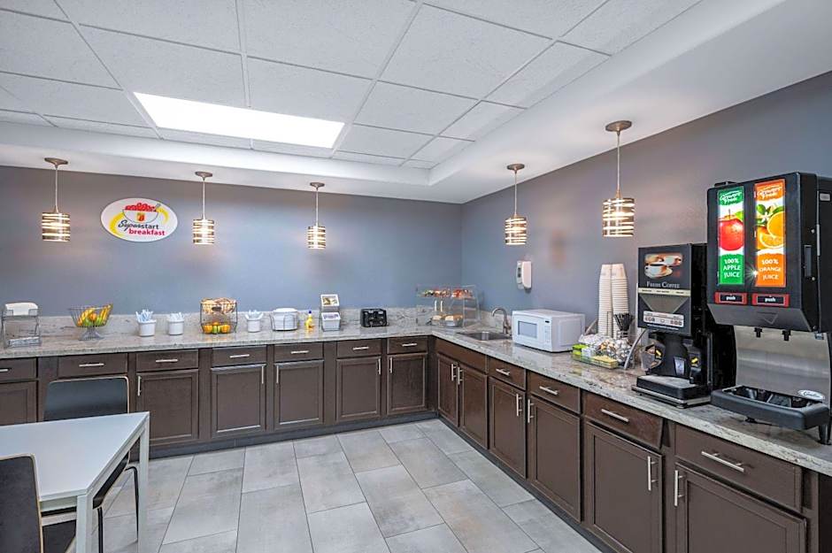 Super 8 by Wyndham Salisbury