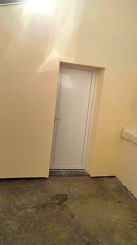 Chambre meublée indépendante, jacuzzi dans la chambre à 60110 Amblainville près de Paris