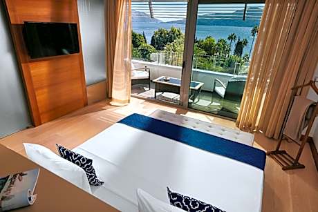 Deluxe Sea View Suite