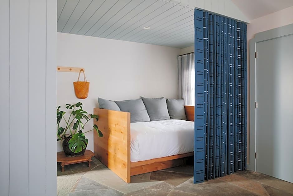 Daunts Albatross Motel