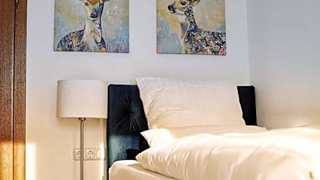 Einzelzimmer Sterngebäude mit Balkon