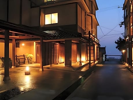 Japanese-Style Family Room with Sea View