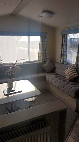 KINGDOM HOLIDAY PARK - Parrot