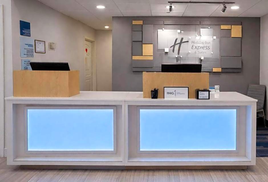 Holiday Inn Express & Suites Winner By IHG