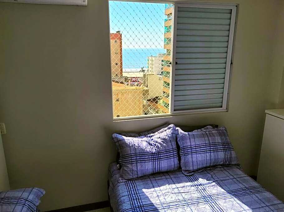 3 suítes grandes, 4 garagens, Vista mar, ótima localização a 2 minutos do mar em Meia Praia - Itapema