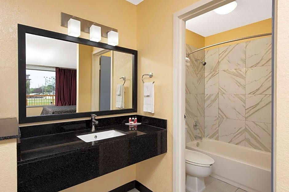 Days Inn by Wyndham Salem, Illinois