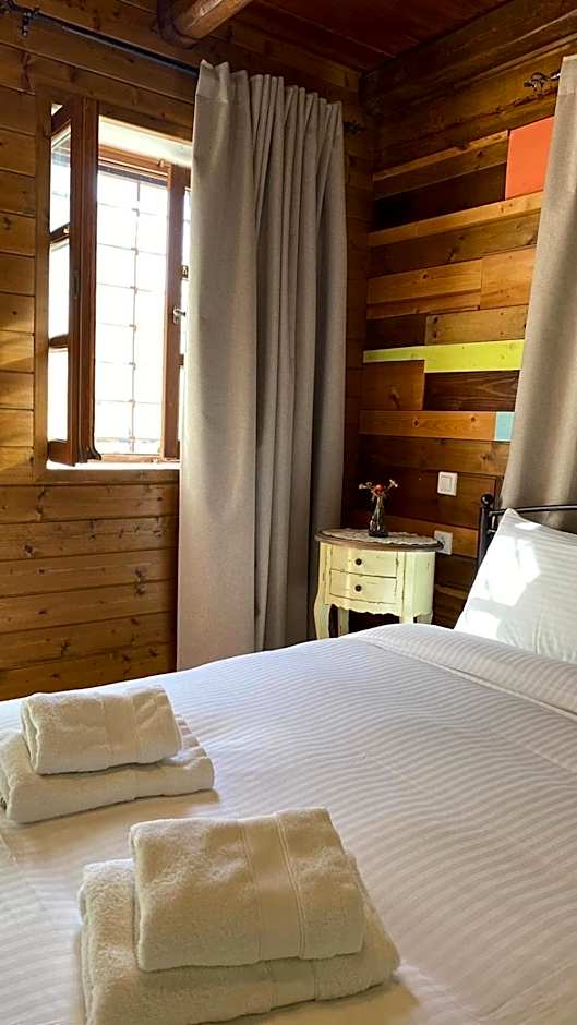 Ikojenia Traditional Lodge