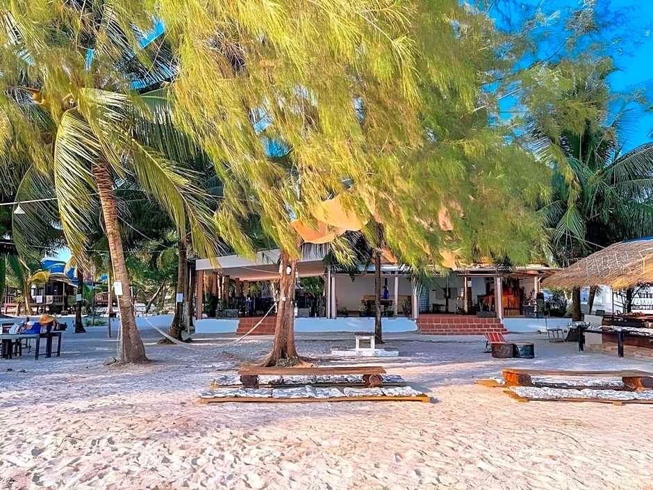 Mad Monkey  Koh Rong 