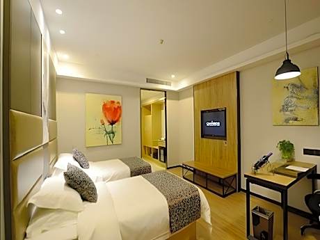 GTI - Twin with View, with Full View French Window