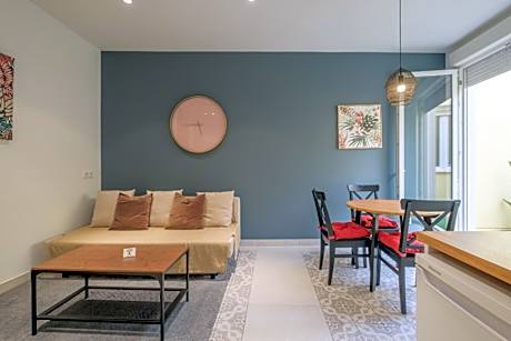 Chic & Comfortable Apartment, Private Terrace