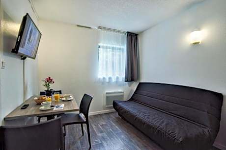 Apartment (4 Adults)