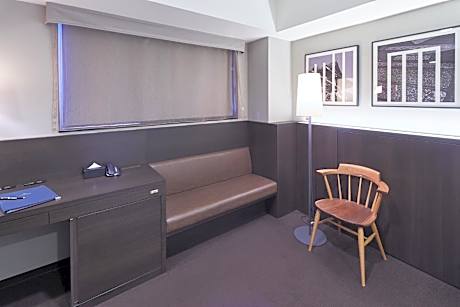 Corner Triple Room - Non-Smoking