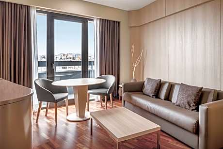 Junior Suite, 1 King Bed with Sofa bed (1 King Bed and 1 Double Sofa Bed)