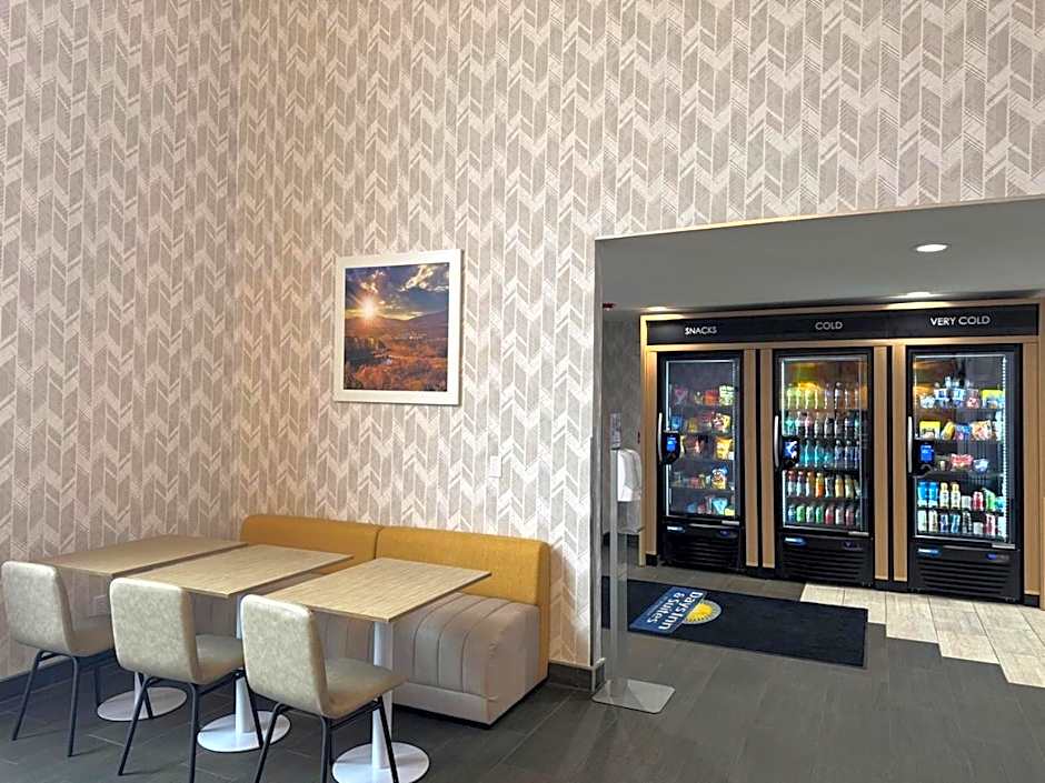 Days Inn & Suites by Wyndham Wausau