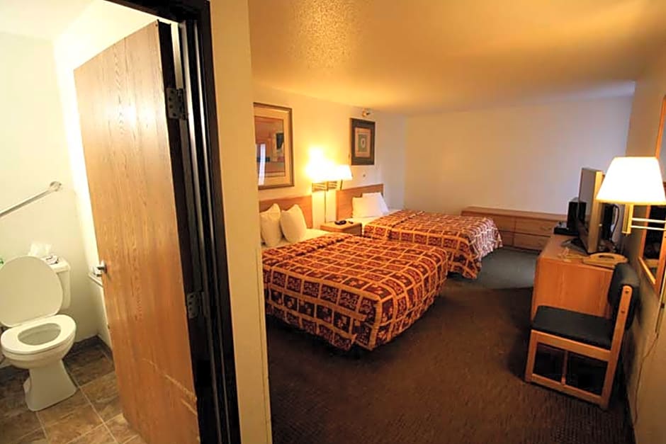 Norwood Inn & Suites - Roseville